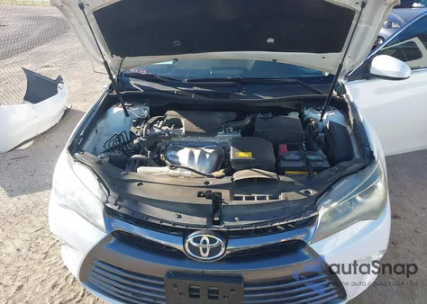 2015 Toyota Camry Xle z USA, uszkodzony, nr VIN 4T4BF1FK1FR474371